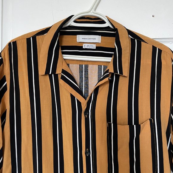 Urban Outfitters Summer Shirt - Picture 2 of 3